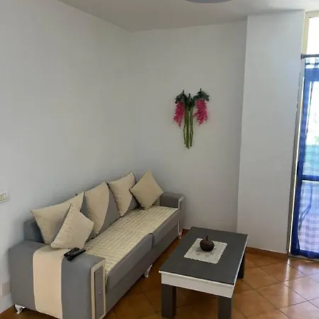 بيت شباب Golem Beach Apartament غوليم