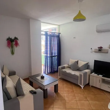 Golem Beach Apartament غوليم